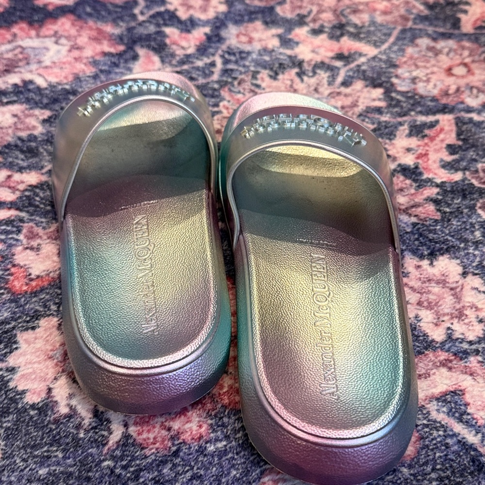 Alexander McQueen Multicolor Iridescent purple/ green Slides - worn 3x - Picture 3 of 6
